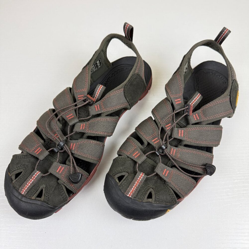 EUC Keen Clearwater CNX Sandals in the Raven/Tortoise Shell Colorway